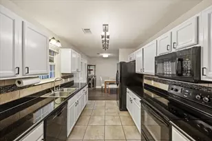 2137 Casa De Oro St, Navarre, FL 32566 - Photo 9