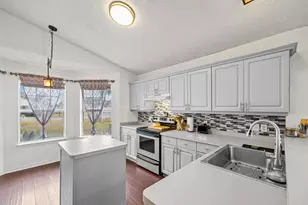 9446 Parker Pl Dr, Navarre, FL 32566 - Photo 17