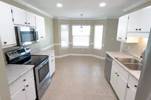 437 Bridgewater Ct, Mary Esther, FL 32569 - Photo 9