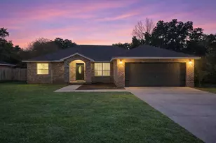 8111 Raleigh St, Navarre, FL 32566 - Photo 1