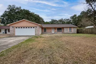 5850 Princeton Dr, Pensacola, FL 32526 - Photo 1