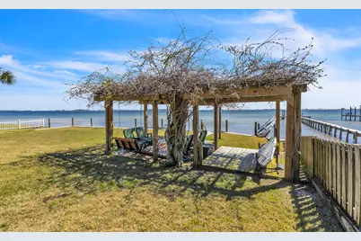 2017 Jessica Way, Navarre, FL 32566 - Photo 5