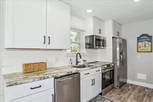 7476 Sunset Harbor Dr, Navarre, FL 32566 - Photo 9