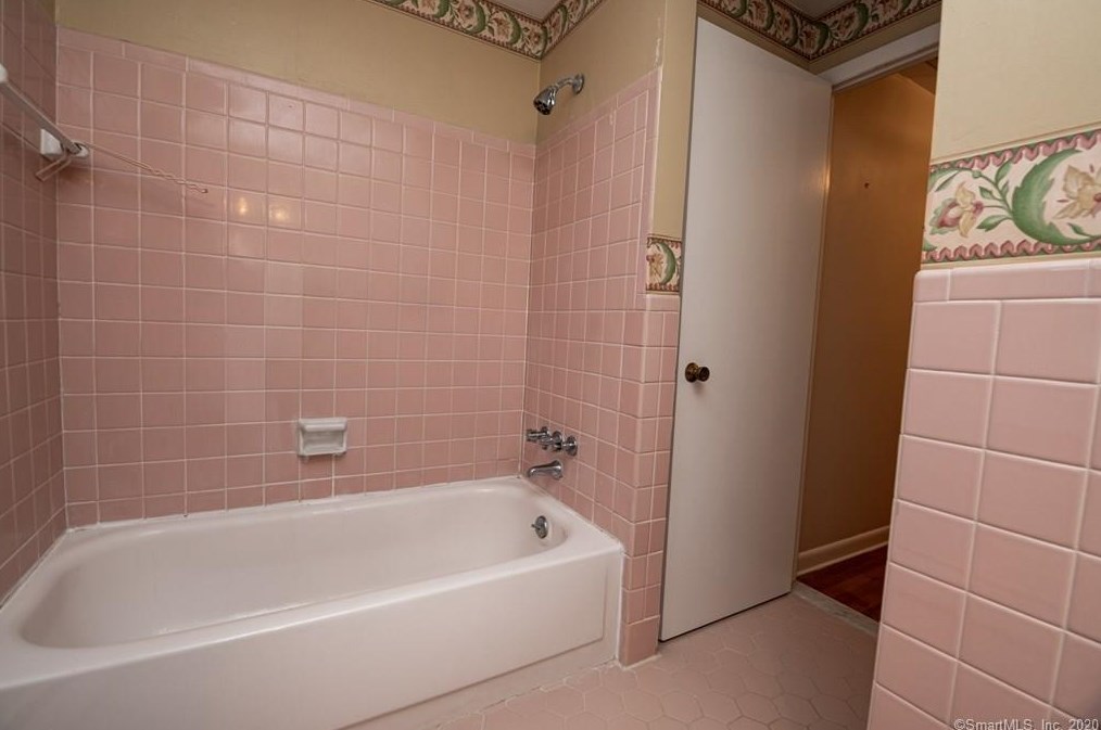 114 Worth Ave, New Haven CT 06518-3405 exterior