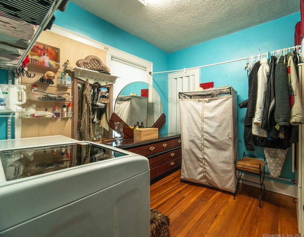 275 3 Ave, New Haven CT 06516-5404 exterior