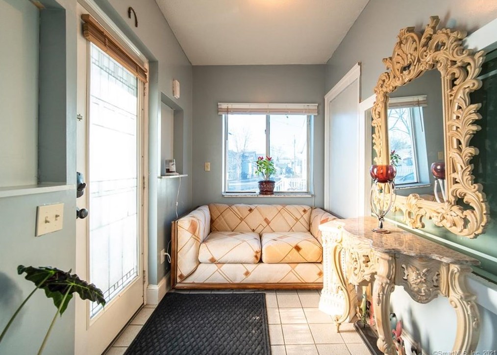 275 3 Ave, New Haven CT 06516-5404 exterior