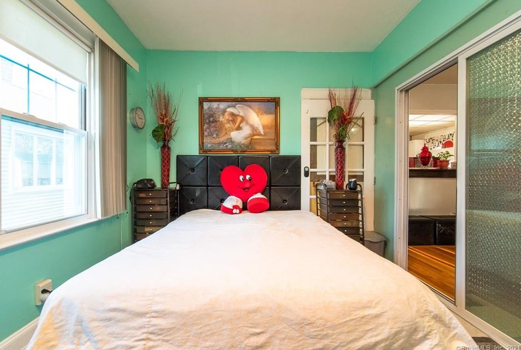 275 3 Ave, New Haven CT 06516-5404 exterior