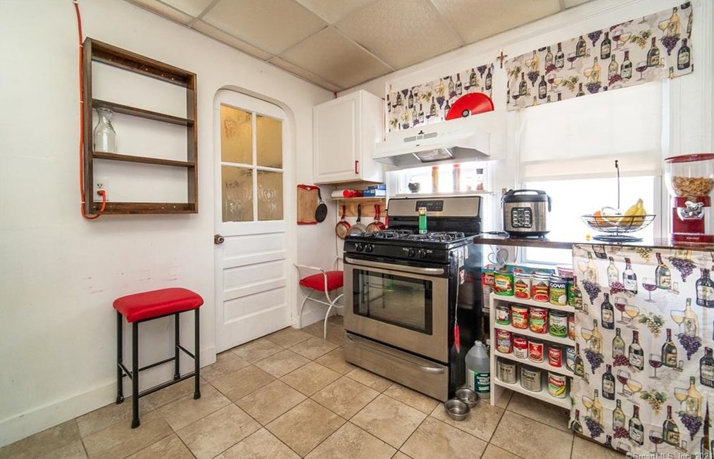 275 3 Ave, New Haven CT 06516-5404 exterior