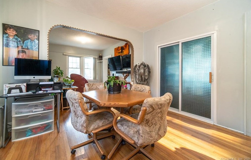 275 3 Ave, New Haven CT 06516-5404 exterior