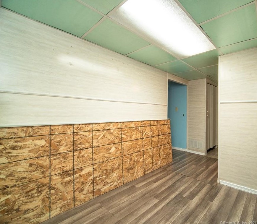 275 3 Ave, New Haven CT 06516-5404 exterior