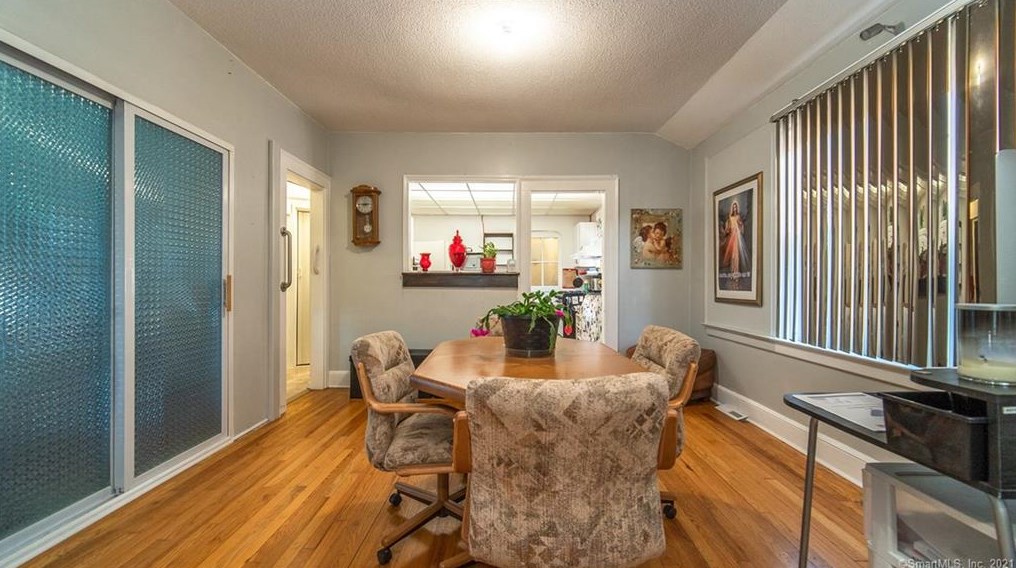 275 3 Ave, New Haven CT 06516-5404 exterior