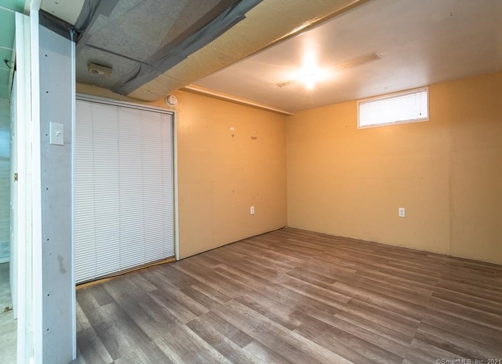 275 3 Ave, New Haven CT 06516-5404 exterior