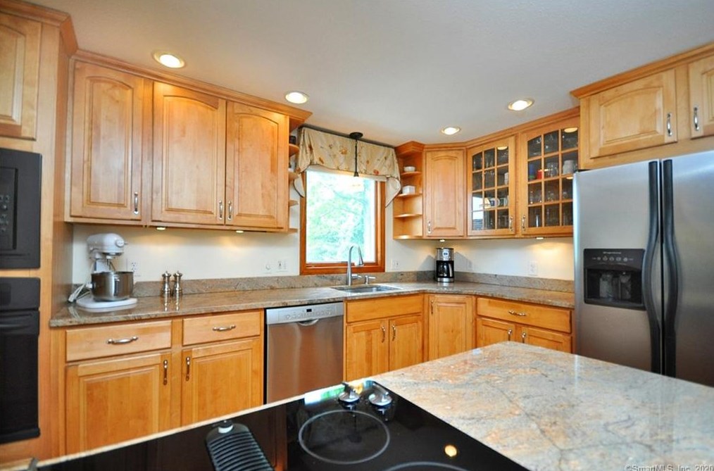107 East St, Suffield CT  06078-1906 exterior