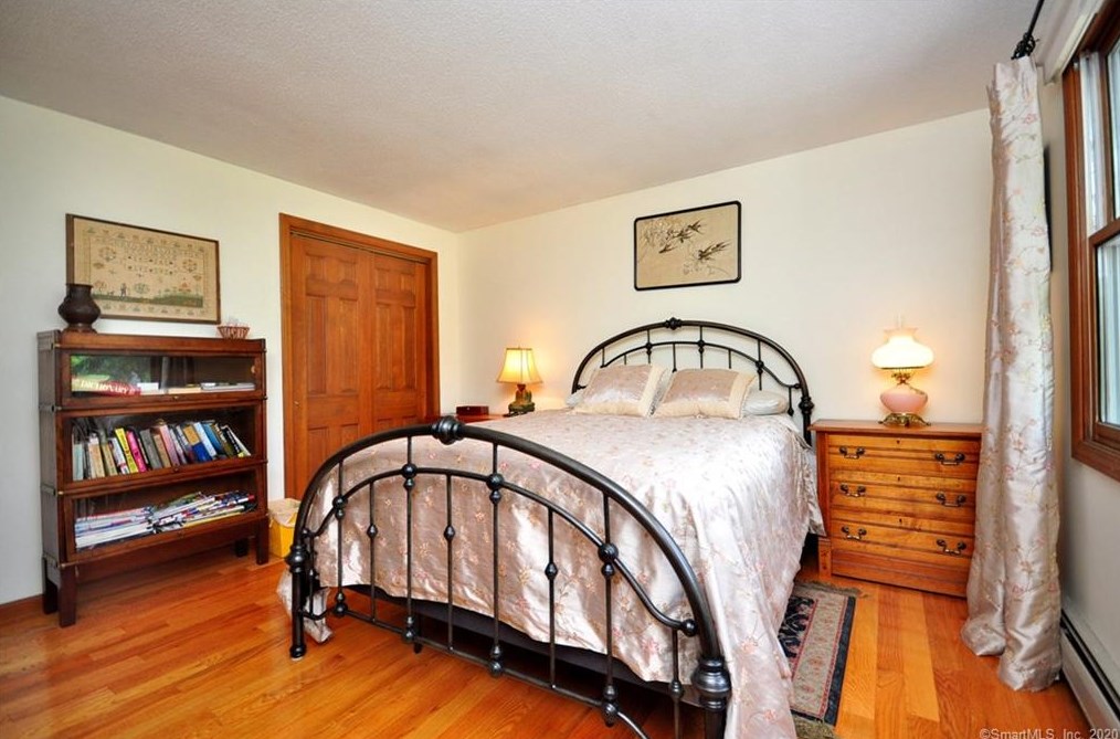 107 East St, Suffield CT  06078-1906 exterior