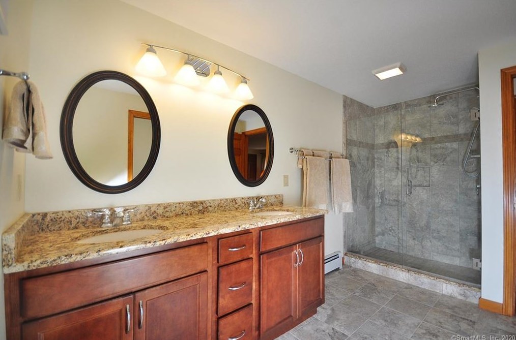 107 East St, Suffield CT  06078-1906 exterior