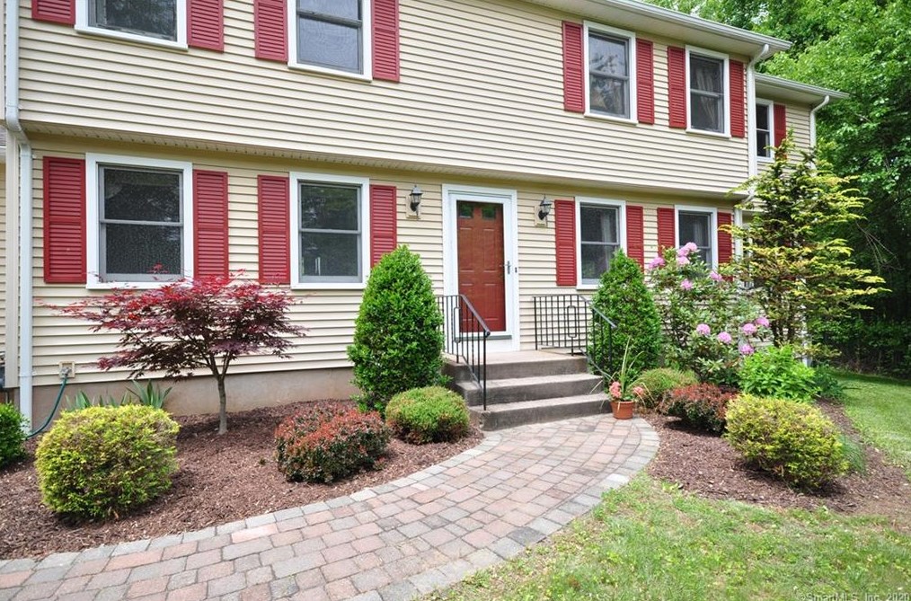107 East St, Suffield CT  06078-1906 exterior
