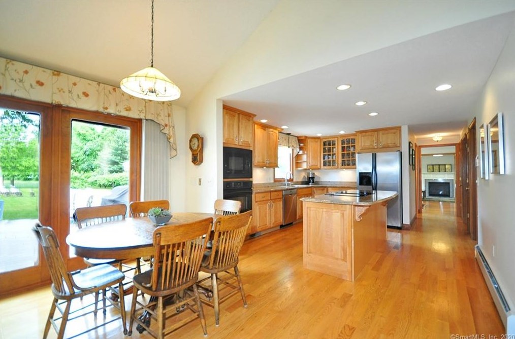 107 East St, Suffield CT  06078-1906 exterior