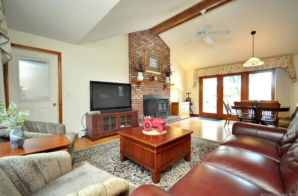 107 East St, Suffield CT  06078-1906 exterior