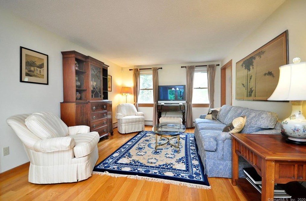 107 East St, Suffield CT  06078-1906 exterior