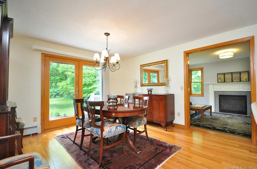 107 East St, Suffield CT  06078-1906 exterior