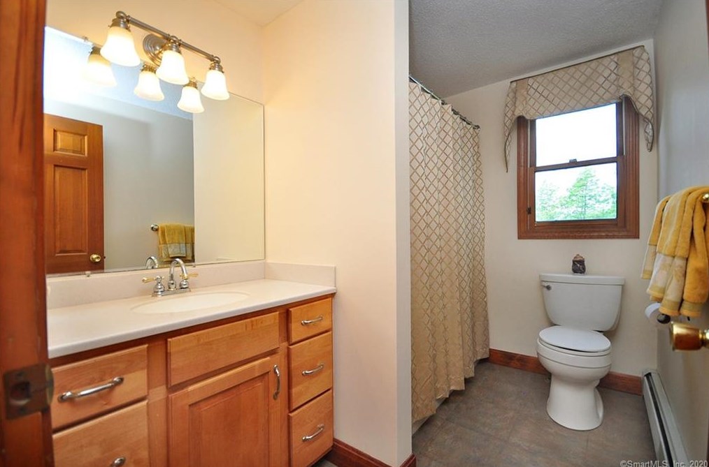 107 East St, Suffield CT  06078-1906 exterior