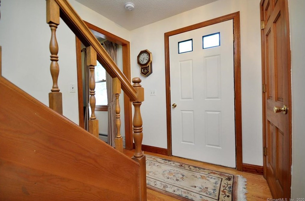107 East St, Suffield CT  06078-1906 exterior