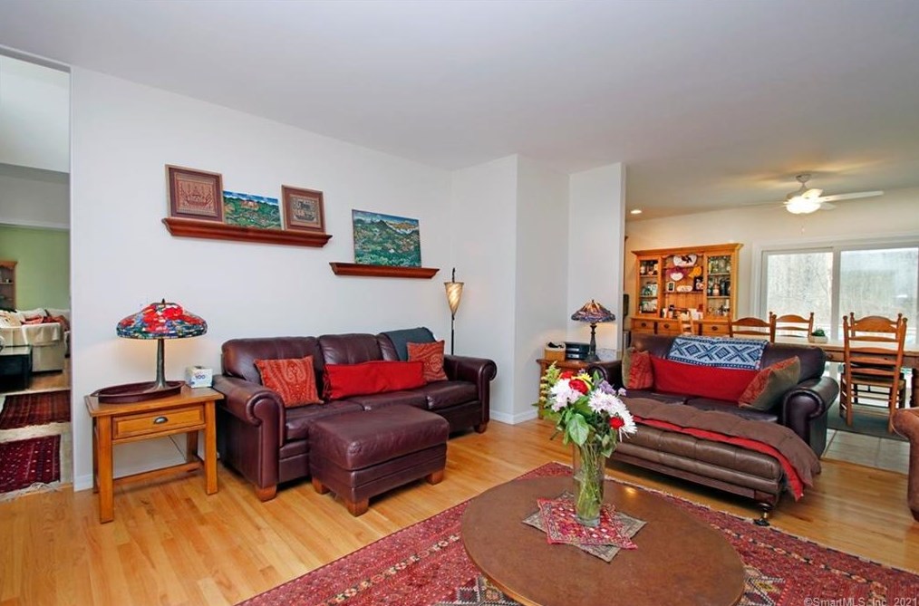 10 Windy Hill Rd, West Redding CT  06896-2700 exterior