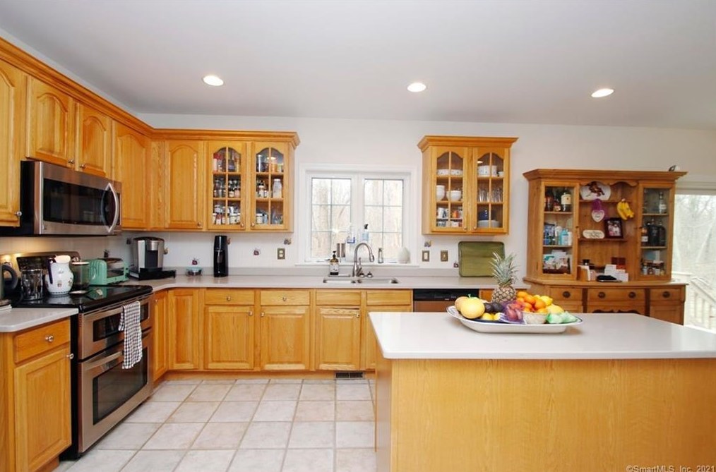 10 Windy Hill Rd, West Redding CT  06896-2700 exterior