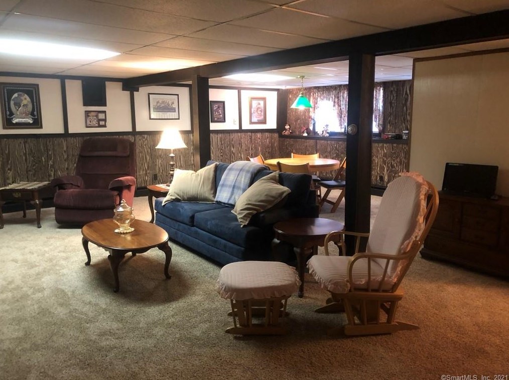 12 Botte Dr, New Haven CT 06516-6241 exterior