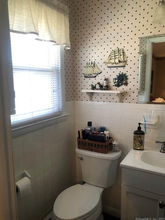 12 Botte Dr, New Haven CT 06516-6241 exterior