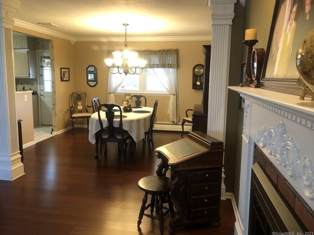 12 Botte Dr, New Haven CT 06516-6241 exterior