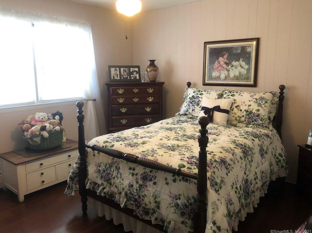 12 Botte Dr, New Haven CT 06516-6241 exterior