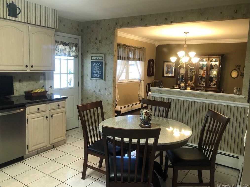 12 Botte Dr, New Haven CT 06516-6241 exterior