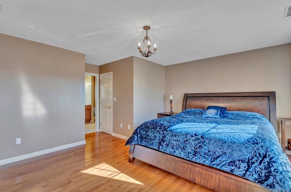 16 Morningview Ct, New Haven CT 06518-1777 exterior