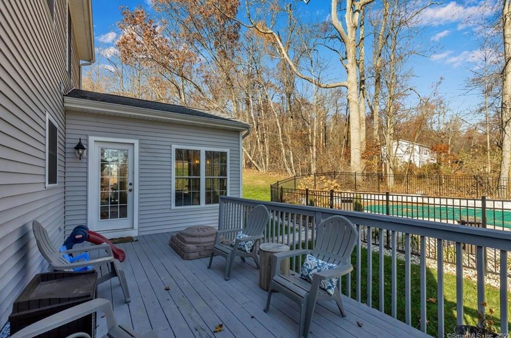 16 Morningview Ct, New Haven CT 06518-1777 exterior