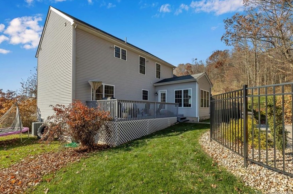 16 Morningview Ct, New Haven CT 06518-1777 exterior