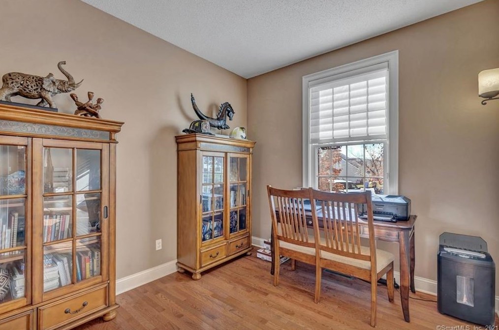 16 Morningview Ct, New Haven CT 06518-1777 exterior