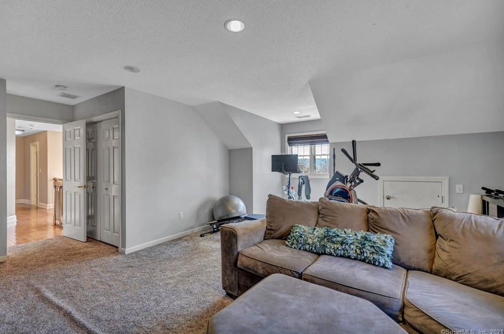 16 Morningview Ct, New Haven CT 06518-1777 exterior