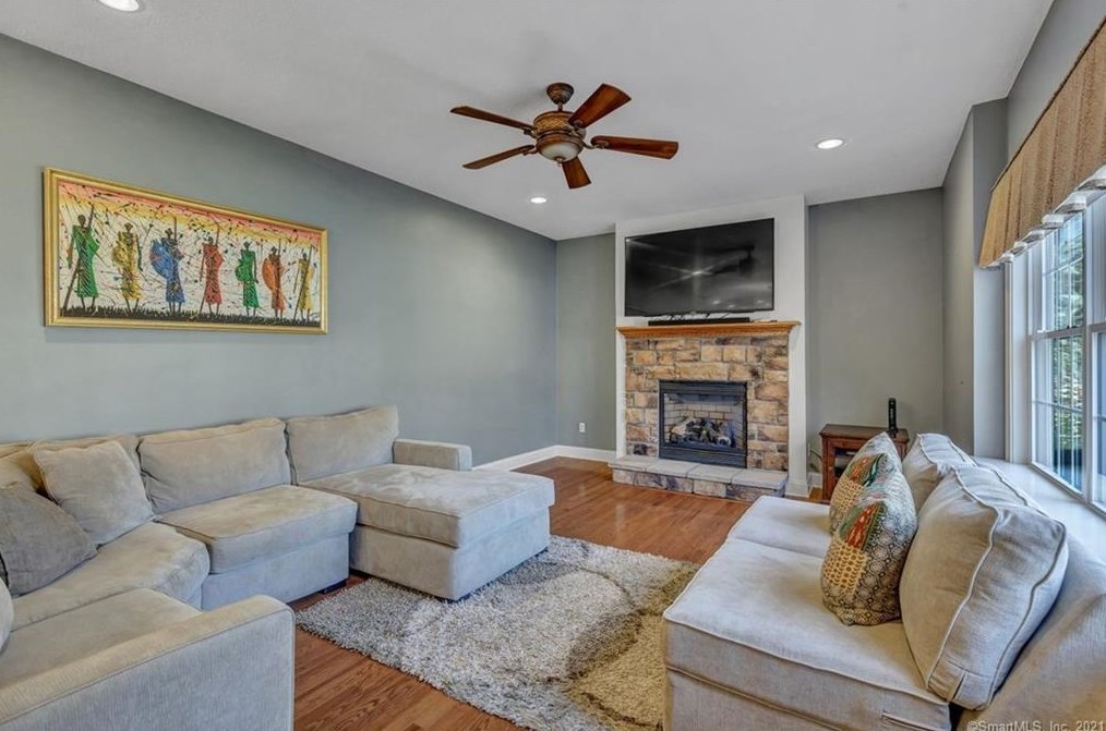 16 Morningview Ct, New Haven CT 06518-1777 exterior