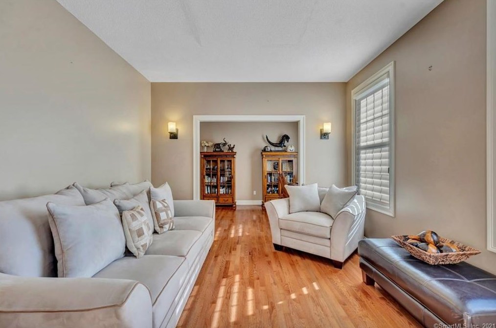 16 Morningview Ct, New Haven CT 06518-1777 exterior