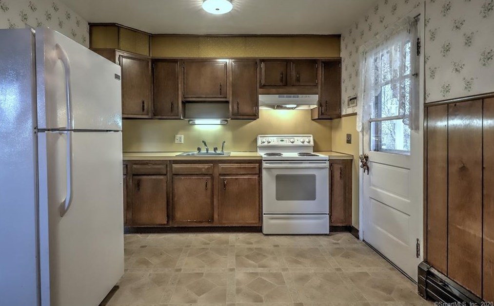 82 Lk Ave, New Haven CT 06516-4814 exterior