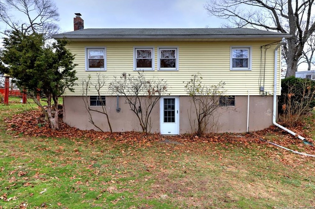 82 Lk Ave, New Haven CT 06516-4814 exterior