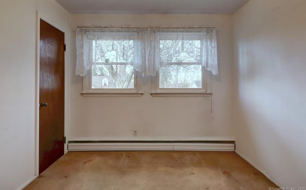 82 Lk Ave, New Haven CT 06516-4814 exterior