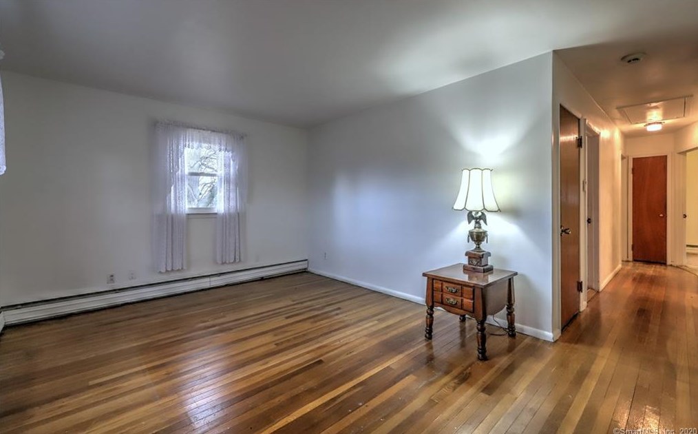 82 Lk Ave, New Haven CT 06516-4814 exterior