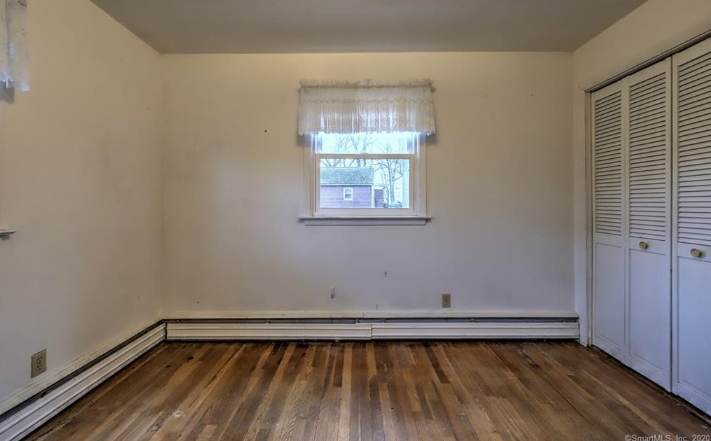 82 Lk Ave, New Haven CT 06516-4814 exterior