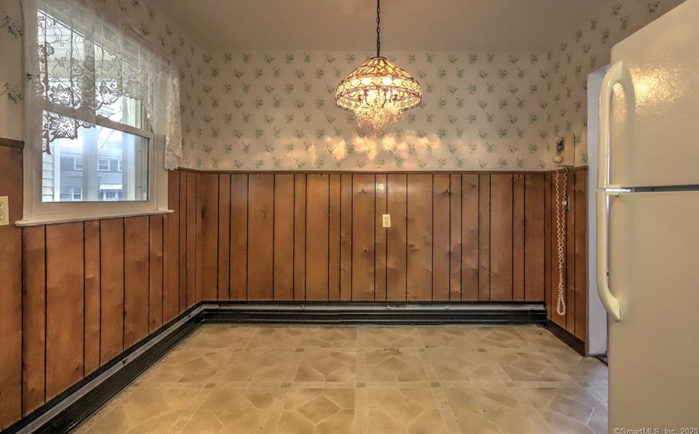 82 Lk Ave, New Haven CT 06516-4814 exterior