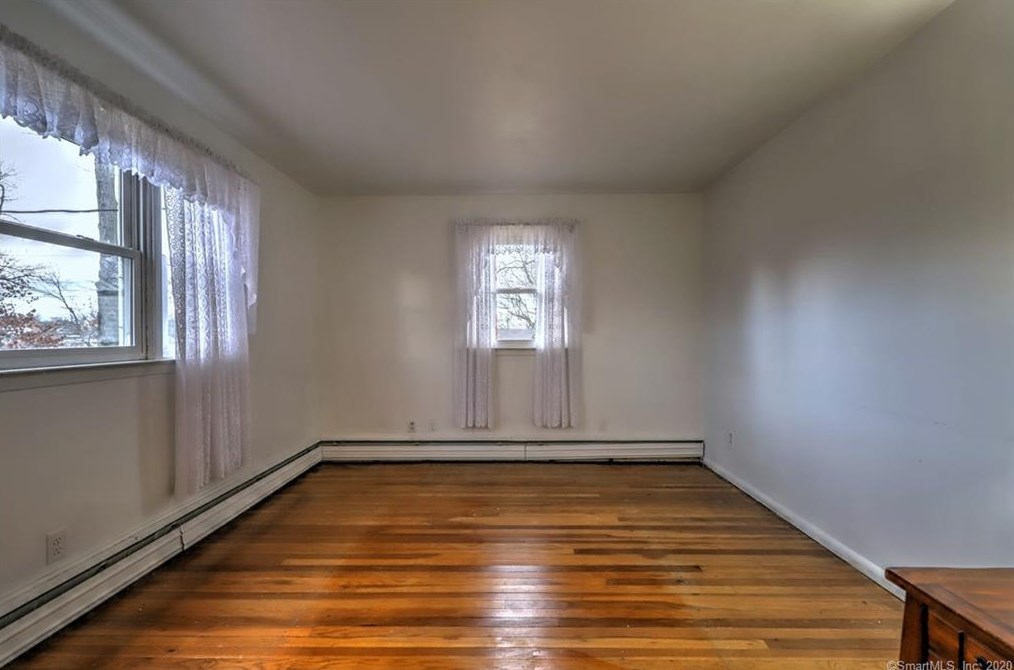 82 Lk Ave, New Haven CT 06516-4814 exterior