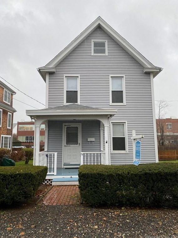 73 Thorpe St, Fairfield CT  06824-5724 exterior