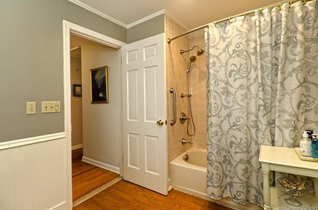 106 Peck Hl Rd, New Haven CT 06525-1334 exterior