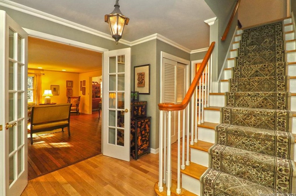 106 Peck Hl Rd, New Haven CT 06525-1334 exterior